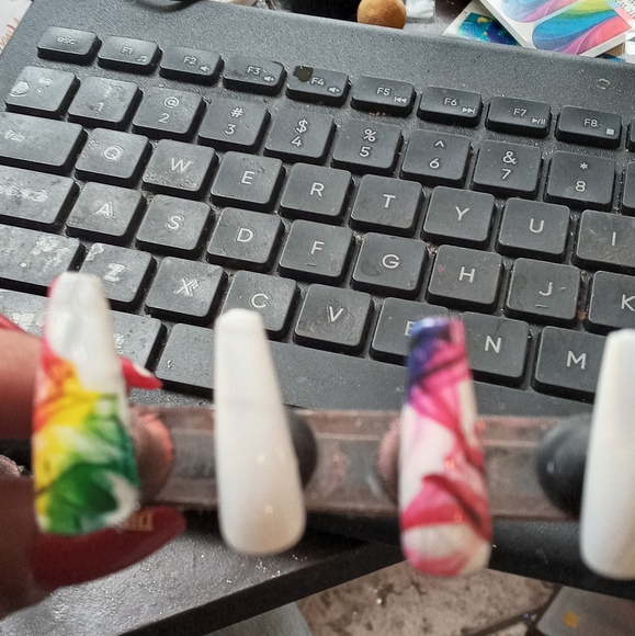 Press on nails - Picture 3 of 3